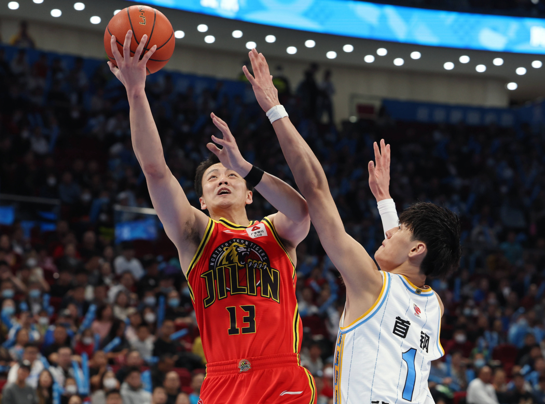 赛地聚焦——CBA常规赛赛后热度飙升；北京首钢状态回暖；压力陡增；细节决定成败的简单介绍